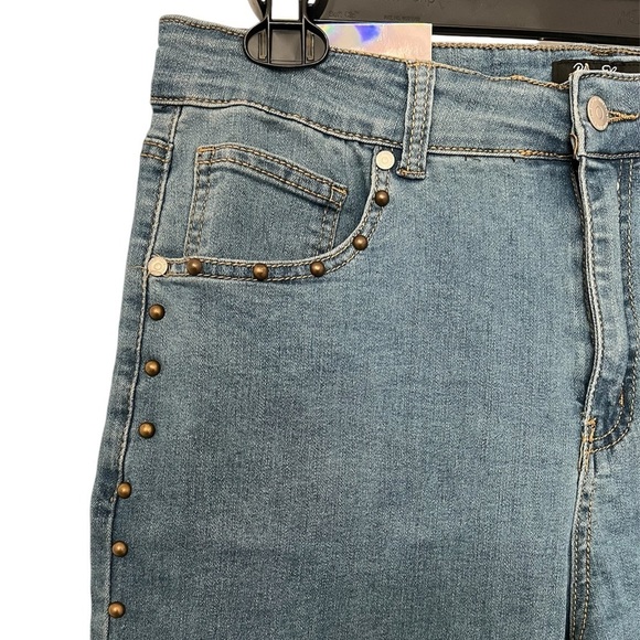 Woman’s Studded Wide Leg High Waisted Jeans Junior Size 13 women’s 10/12 - Picture 2 of 6